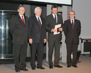 Prezes Jarosaw Chudzik odbiera nagrod MTB BUDMA 2009